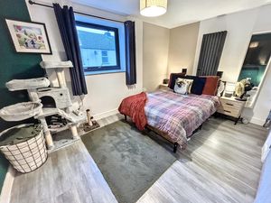 Bedroom- click for photo gallery